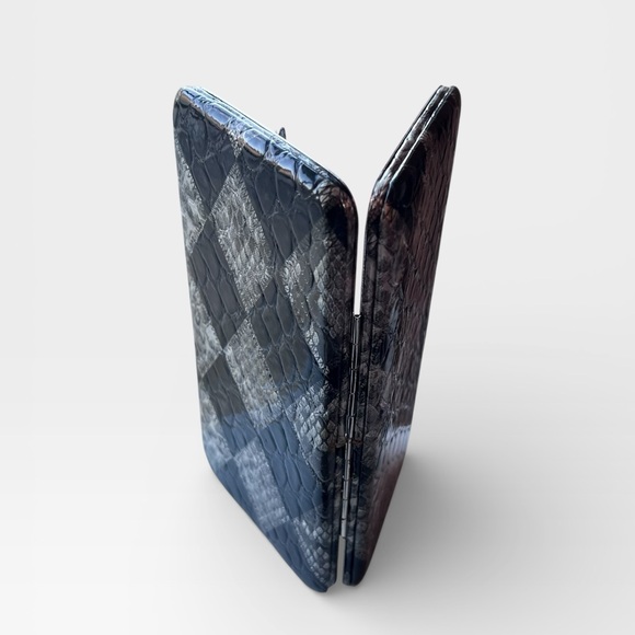 Elegant Black and Silver Checkered Wallet - Picture 6 of 7